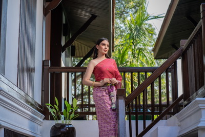บริการเช่าชุดไทย เก๋ๆ ย้อนยุคสู่สุโขทัย
