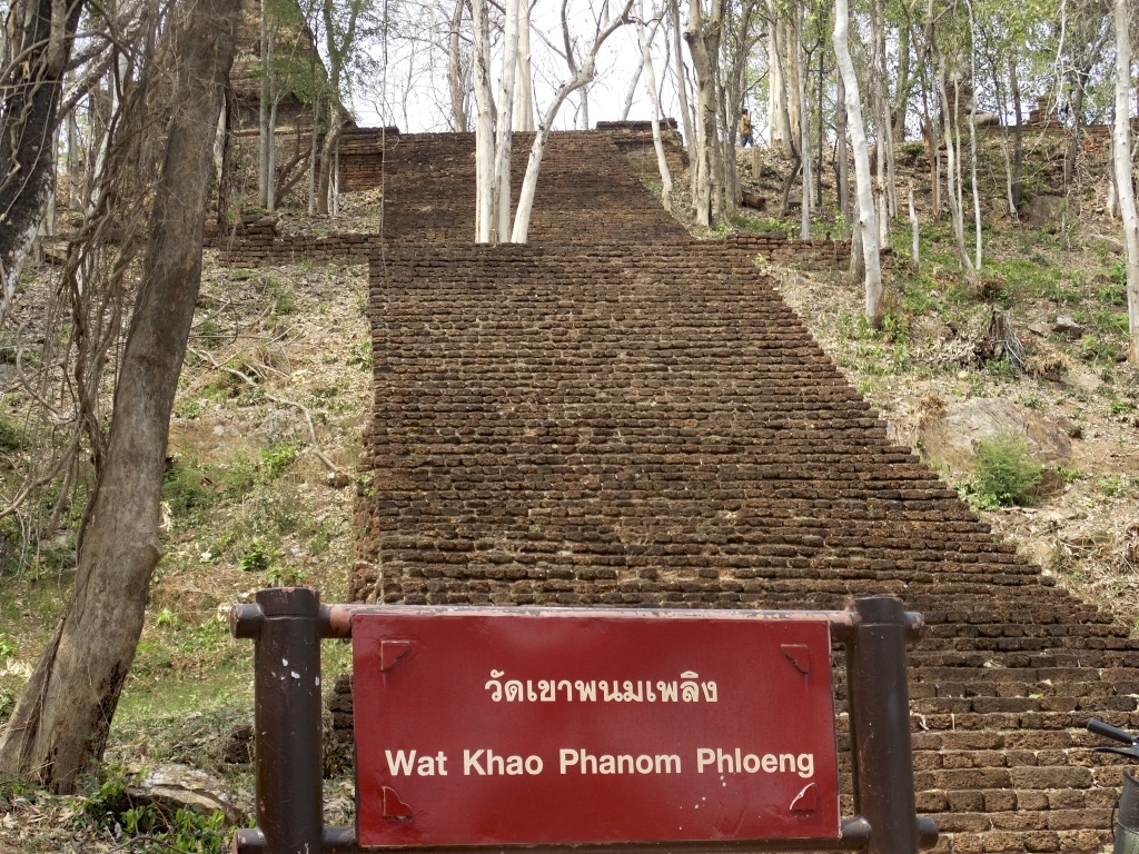 Wat Khao Phanom Phloeng at sukhothai historical park